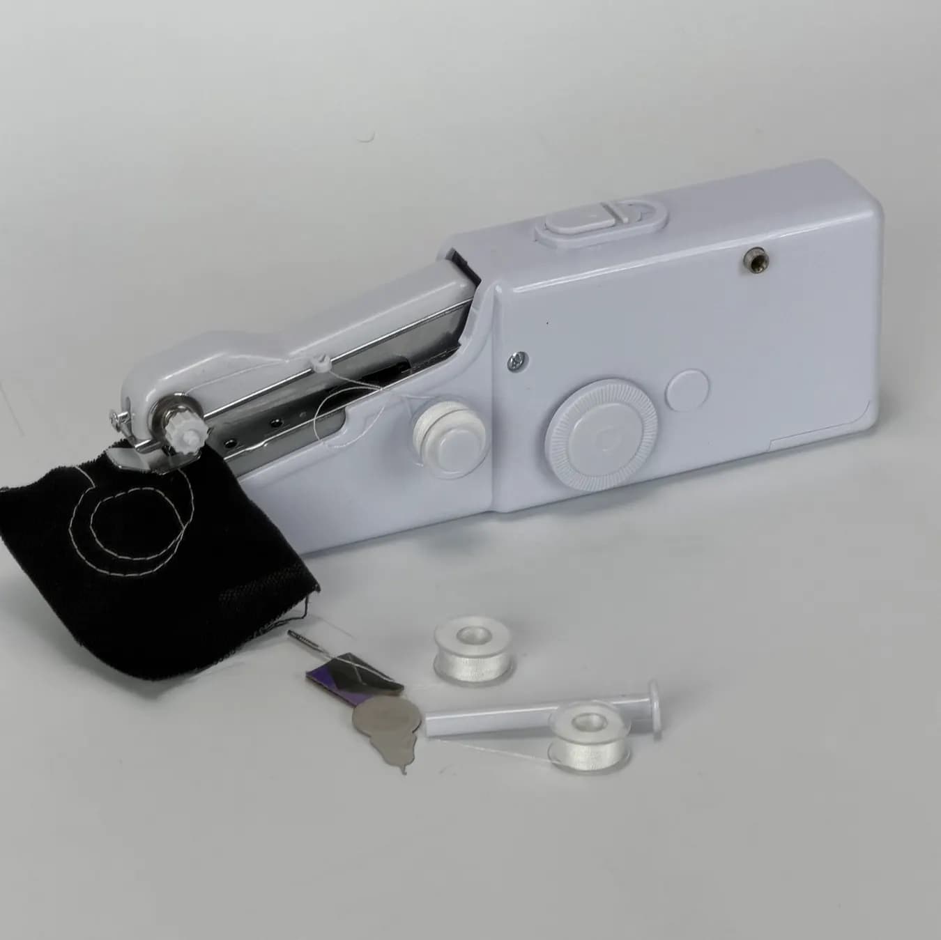 ماكنة خياطة يدوية  - Image 1